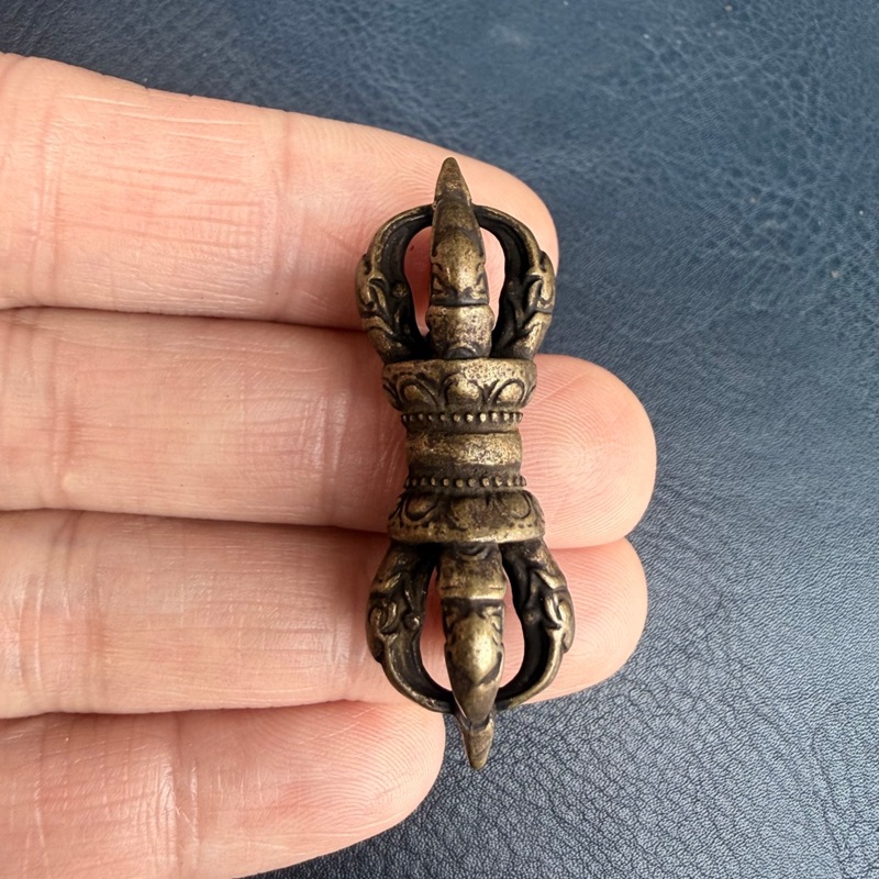 Small Vintage Collectible Items - قلادة نحاسية صغيرة على الطراز التبتي،