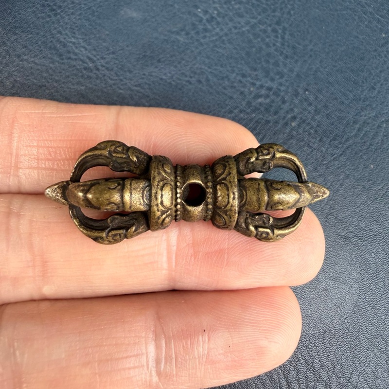 قلادة نحاسية صغيرة على الطراز  - مراجعة Small Vintage Collectible Items وسعره